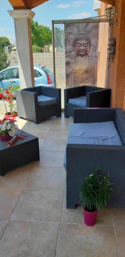 Orchidee Rose Villa Saint-Laurent-dʼAigouze Exteriör bild